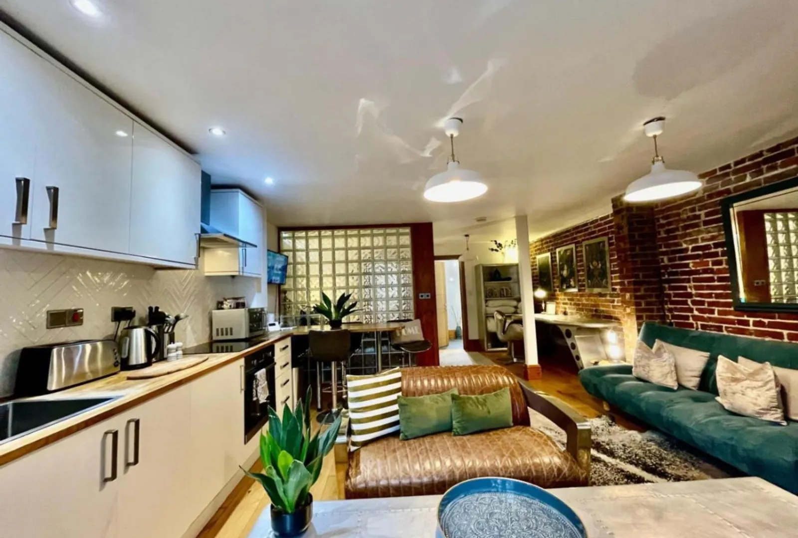 By The Beach Large Central Stylish Studio For 4 Guests 브라이턴 0*,  영국